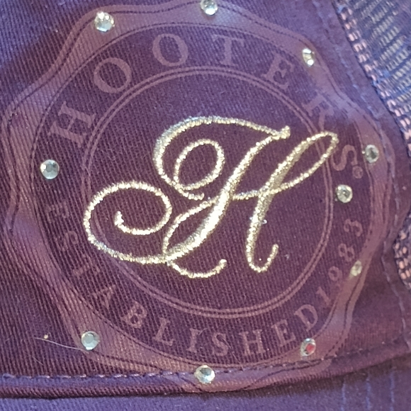 Hooters Employee Snapback Hat Cap Established 1983 - Picture 2 of 6